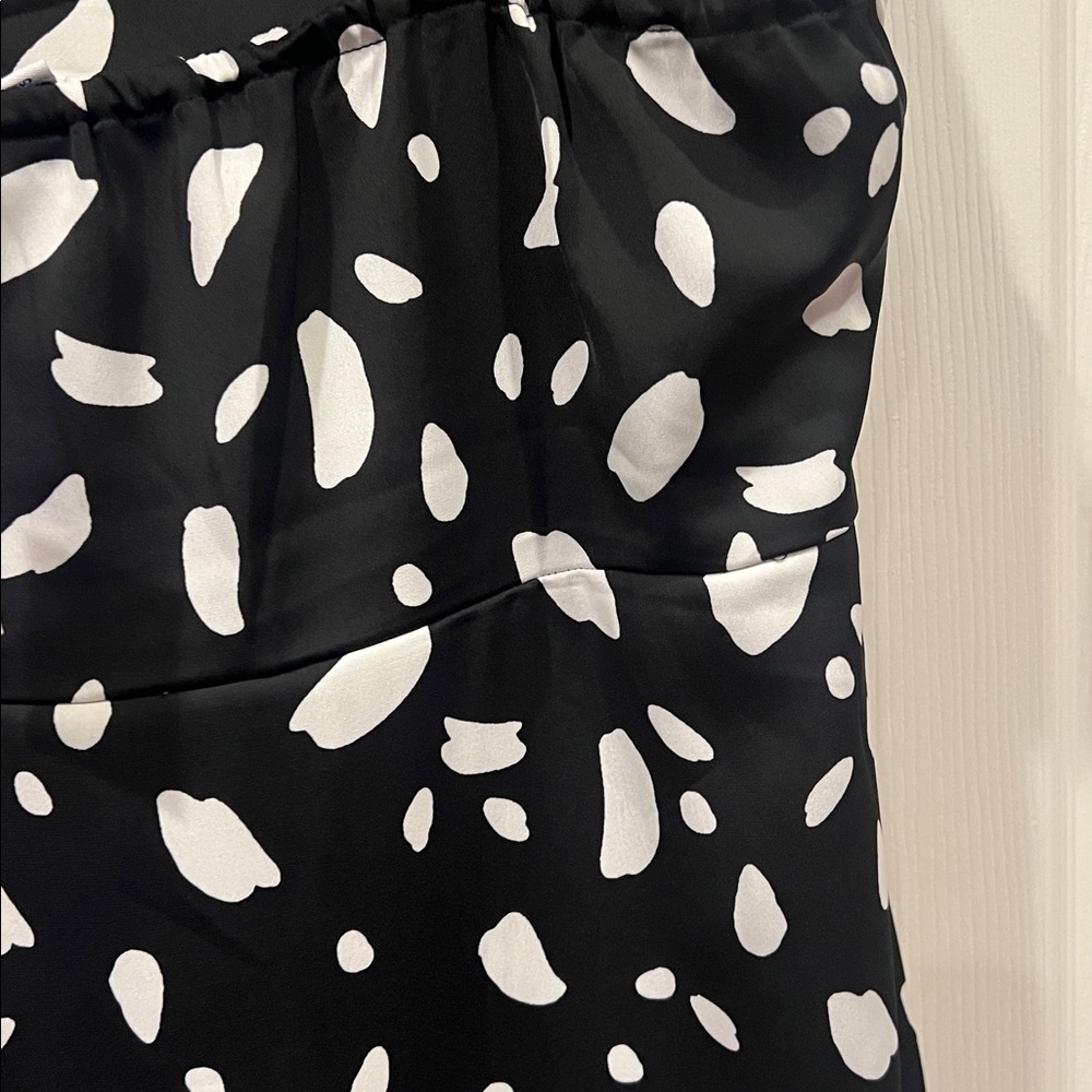 Old Navy Black and White Patterned Midi Dress - Picture 9 of 9